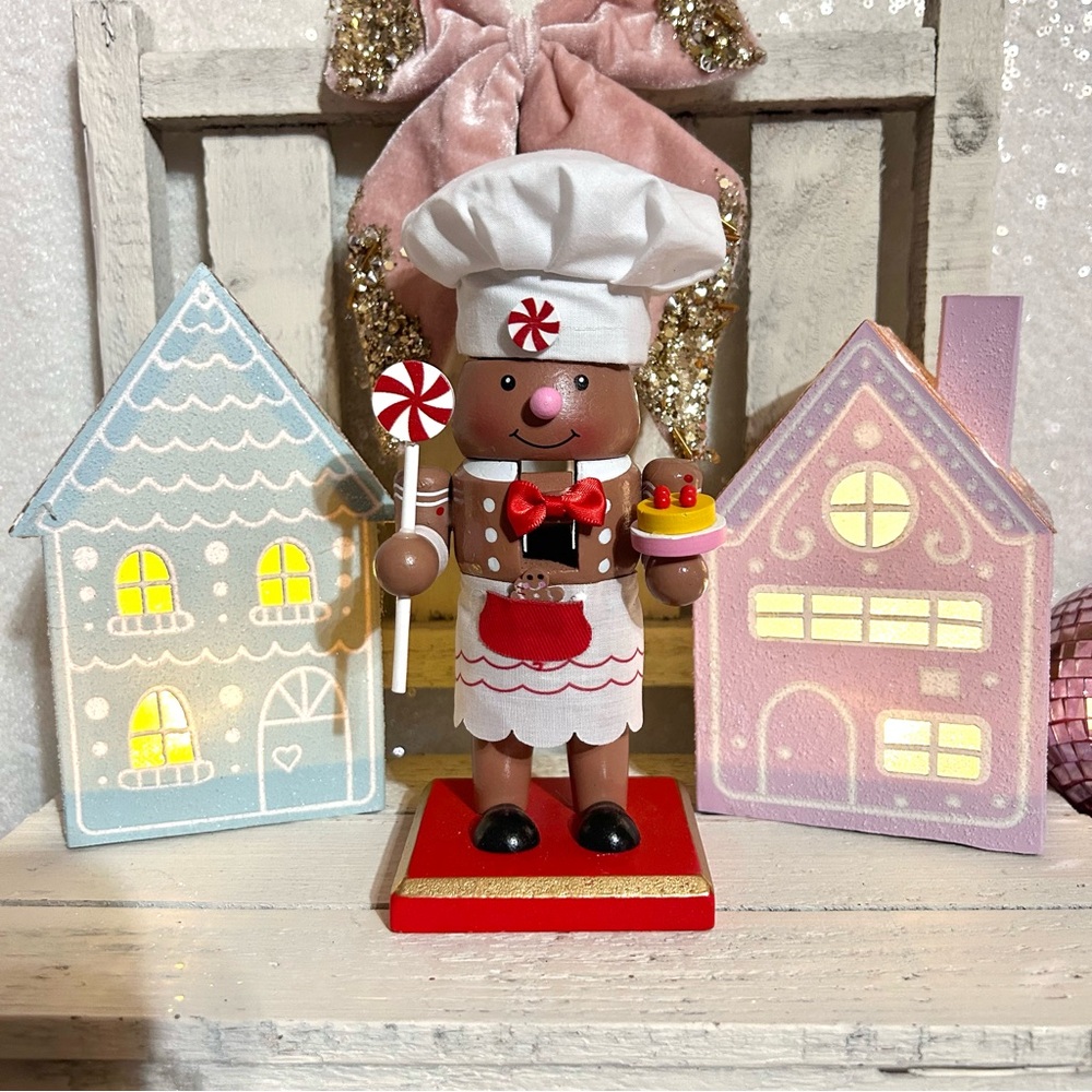GINGERBREAD BAKER NUTCRACKER APPROX 6.5” TALL